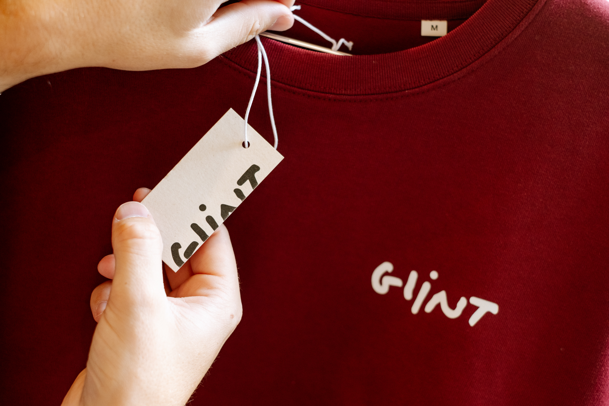 Pull bordeaux en vente dans la boutique de Glint Paris