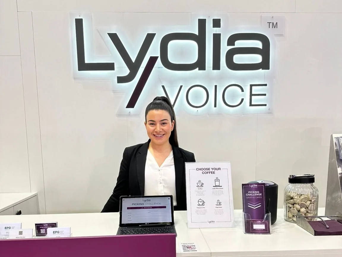 Hostess Gizem at the registration counter of the LYDIA Voice stand at LogiMAT 2026 in Stuttgart | eventas