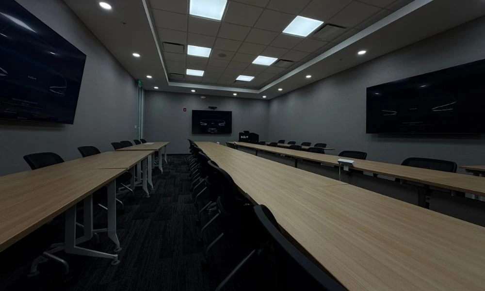 Executive conference room designed for presentations and hybrid meetings with integrated audiovisual technology.