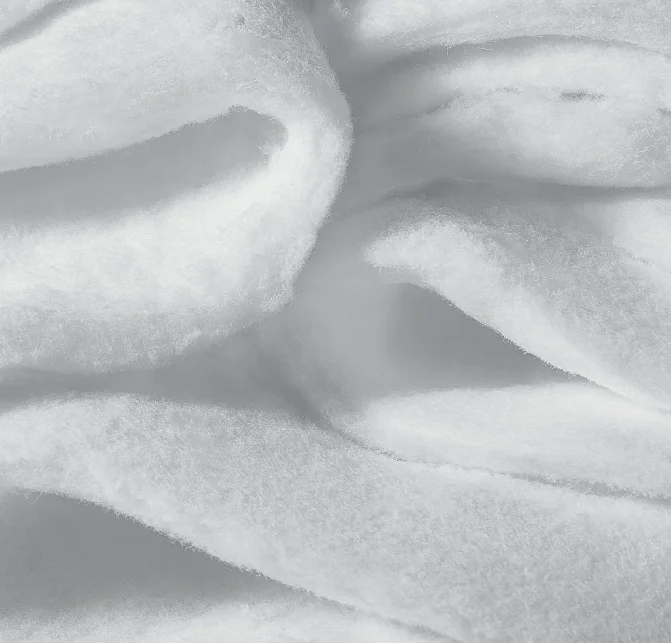 Close-up de fibras brancas macias de celulose fluff.