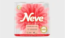 Pacote de papel higiênico Neve Toque da Seda com 4 rolos e 30 metros cada.