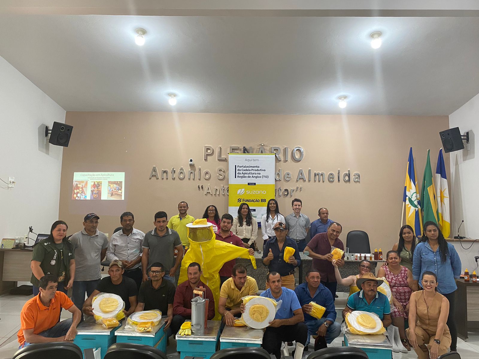 Suzano e FBB celebram a formação da 1ª turma de Apicultores no TO