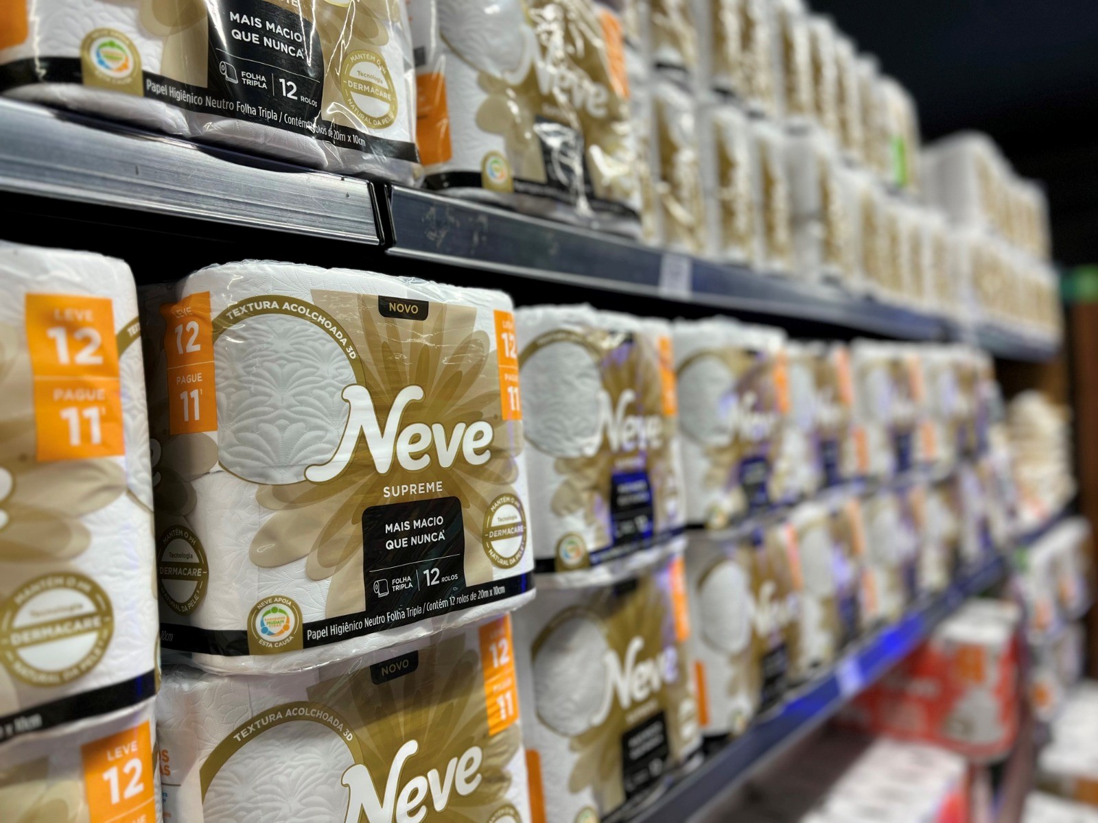 Neve® chega ao São Paulo Fashion Week revelando como a moda se une ao autocuidado, em uma parceria com a estilista Mônica Sampaio