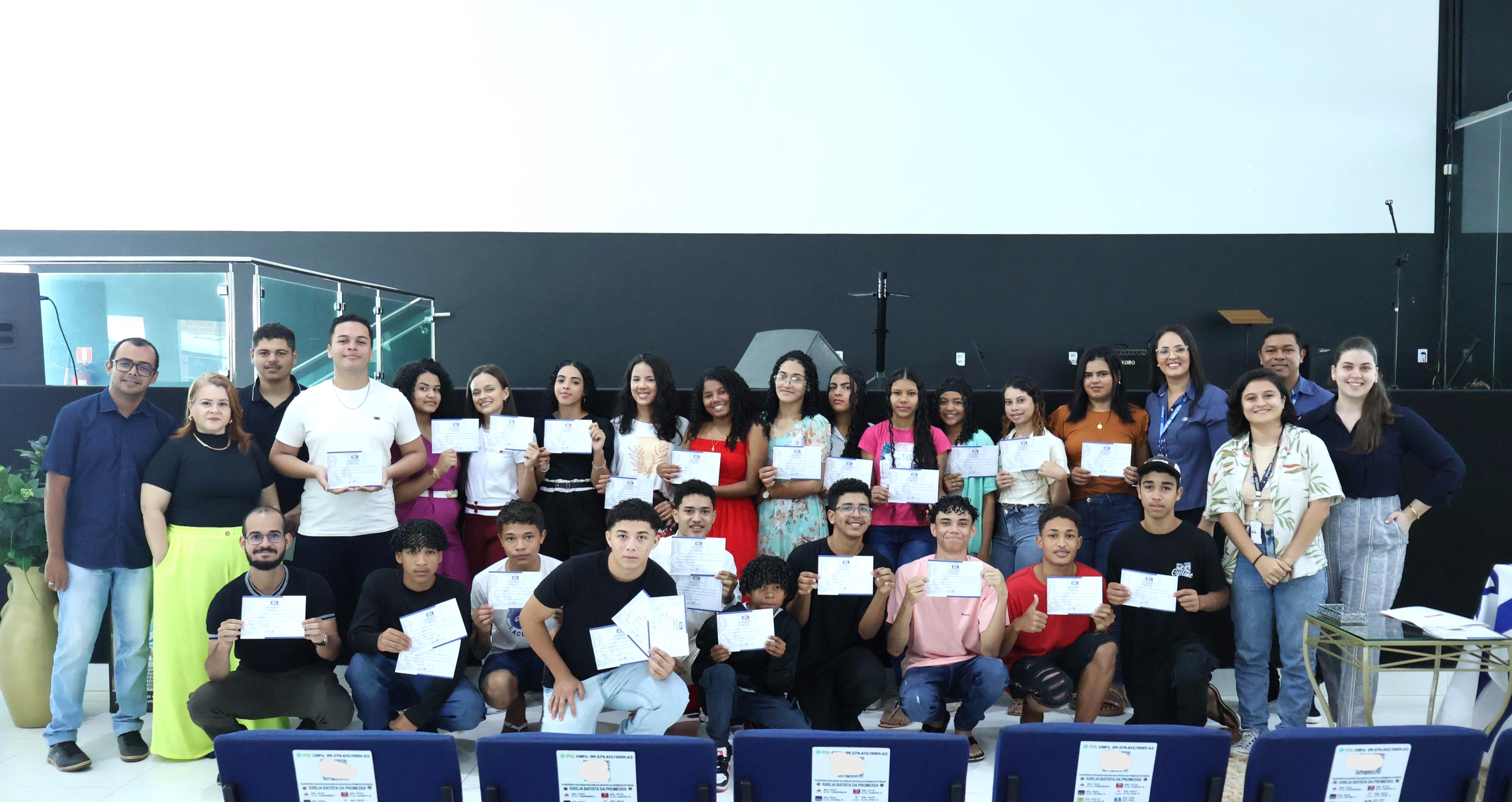 Cerimônia marca conclusão de oficinas com foco em empreendedorismo jovem em Açailândia