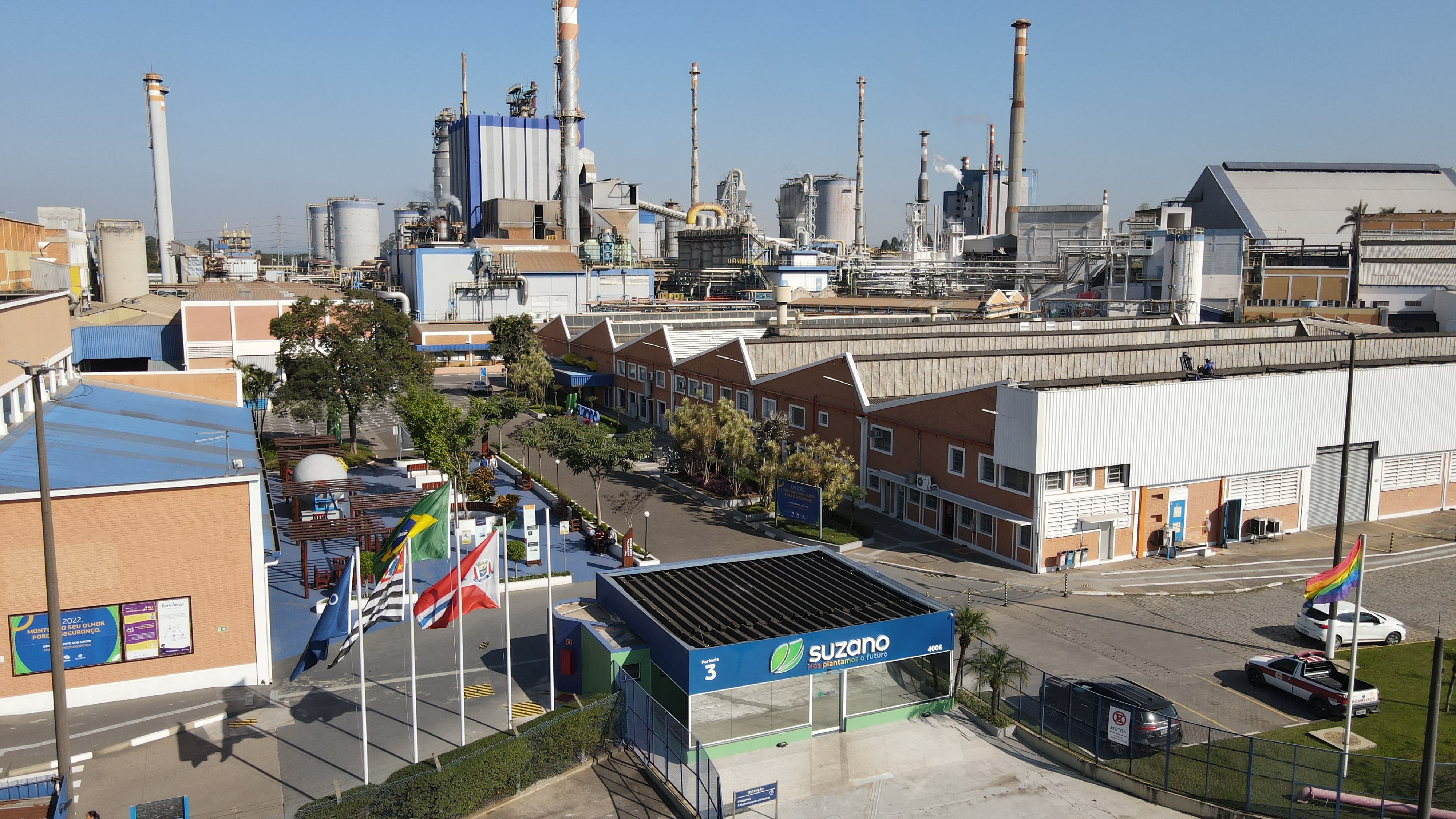 Foto da fábrica localizada em Suzano, da Suzano