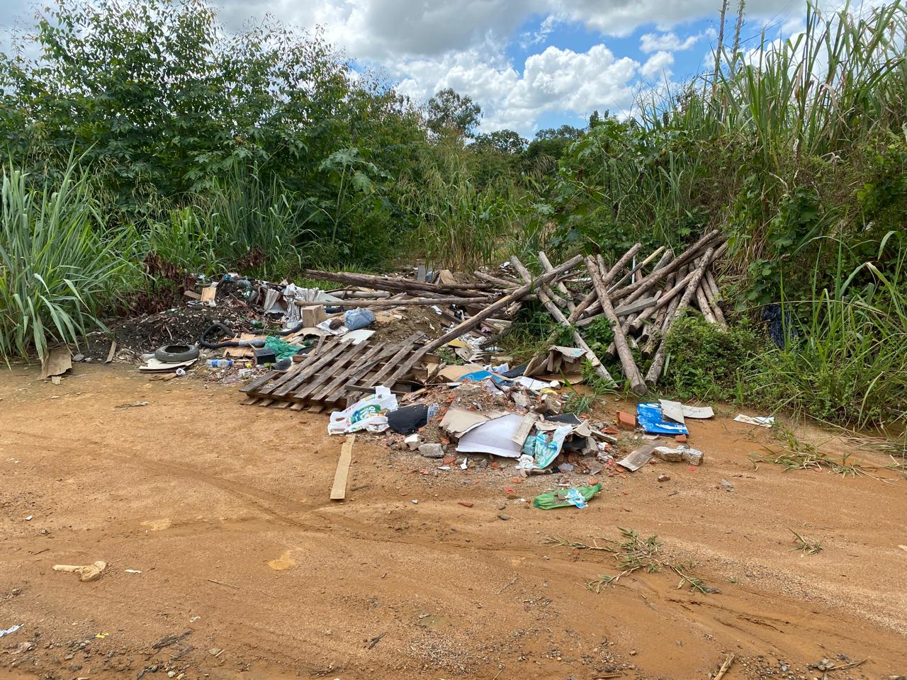 Descarte irregular de lixo compromete meio ambiente e segurança em municípios capixabas