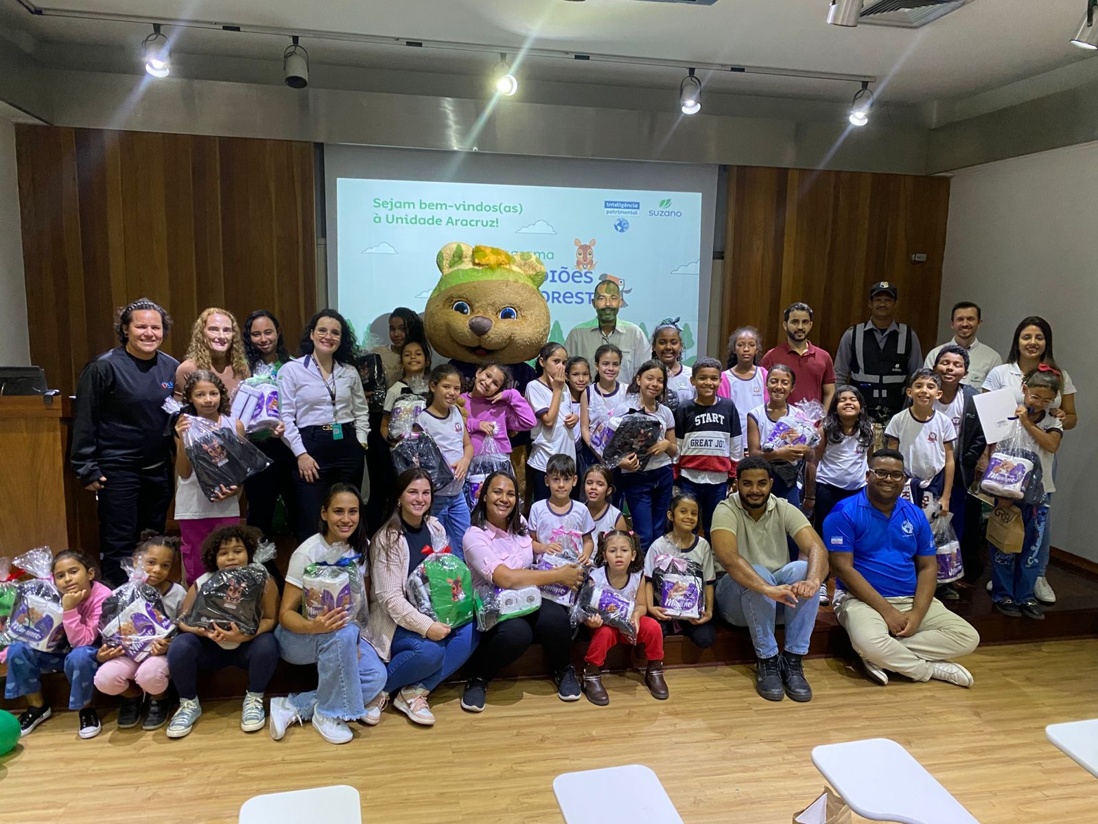 �������� recebe alunos de escola municipal em ação de educação ambiental em Aracruz