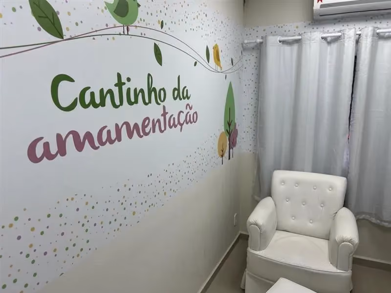 Entre o trabalho e a maternidade, oferece suporte a colaboradoras na Bahia