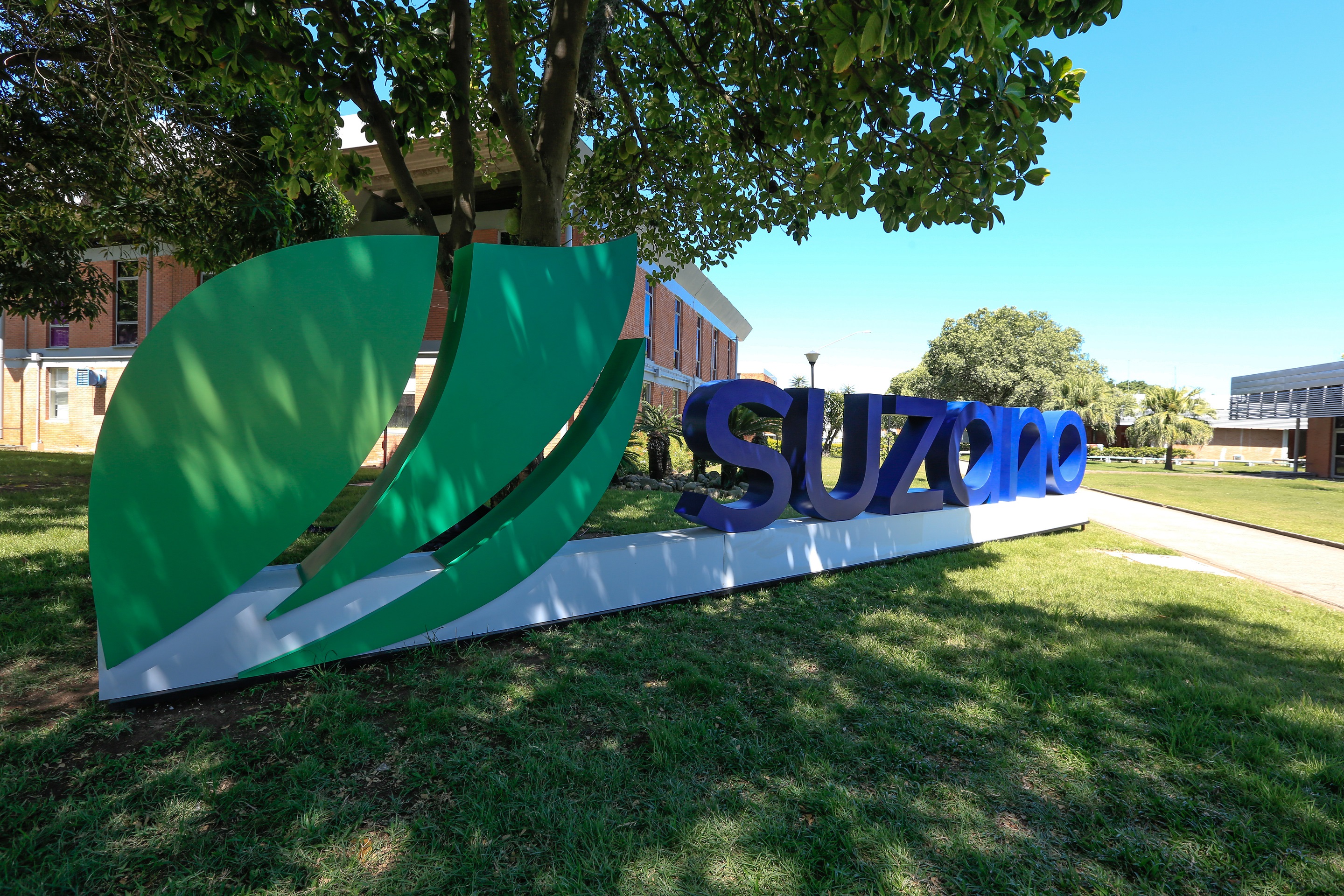 Suzano supports a selective waste collection association in Capão Bonito