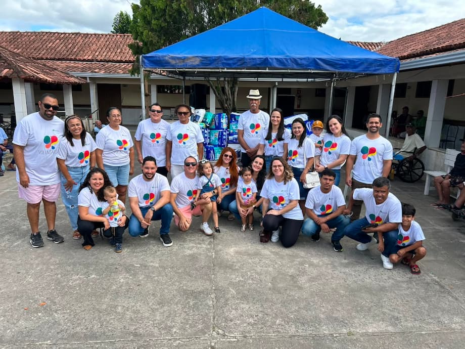 Colaboradores da �������� e JSL doam mais de mil fraldas em visita ao Lar dos Idosos de Teixeira de Freitas