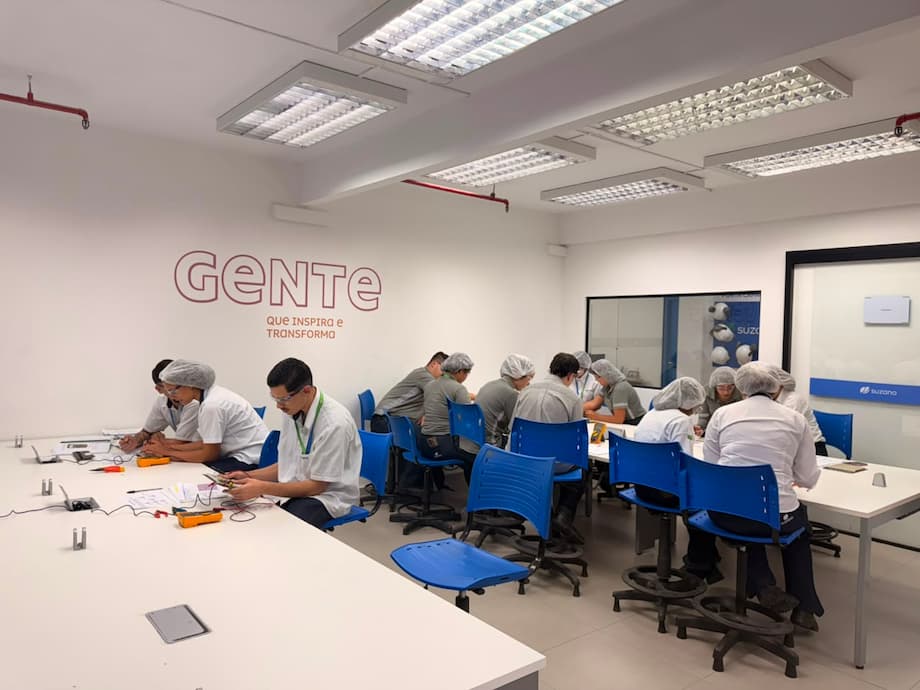 Suzano e SENAI levam formação de jovens aprendizes para dentro da fábrica de Mogi das Cruzes em modelo inovador na região