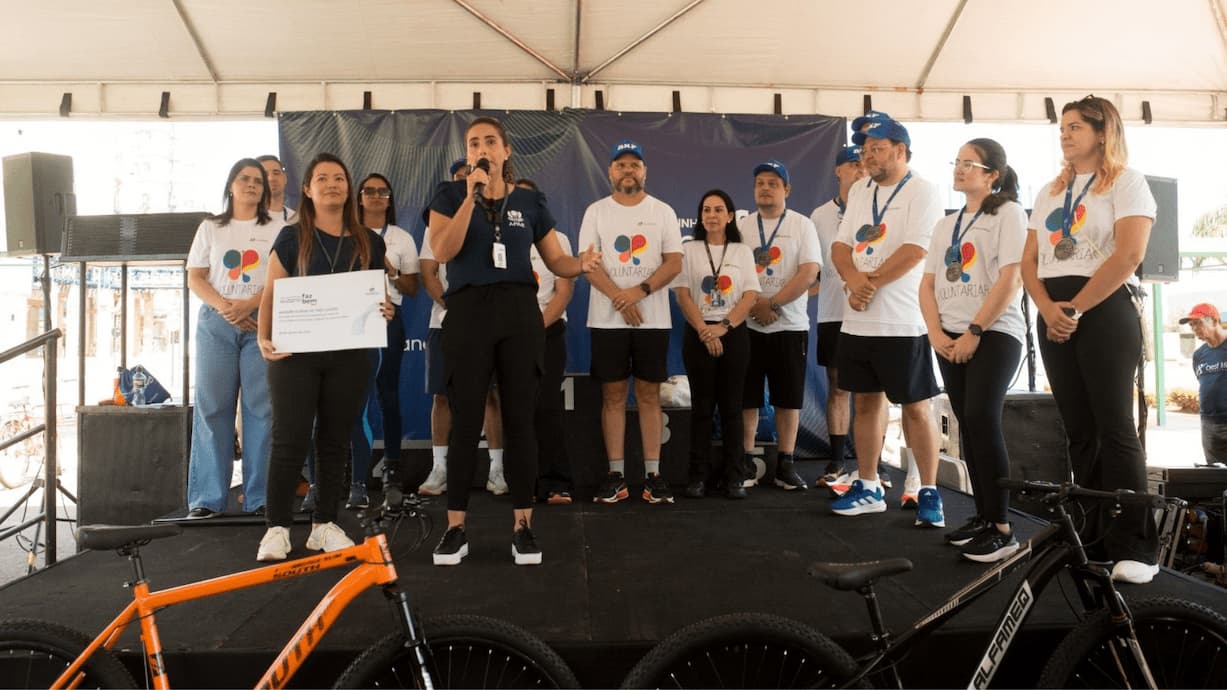 Apae de Três Lagoas recebe 800 quilos de doações arrecadadas em corrida interna da Suzano