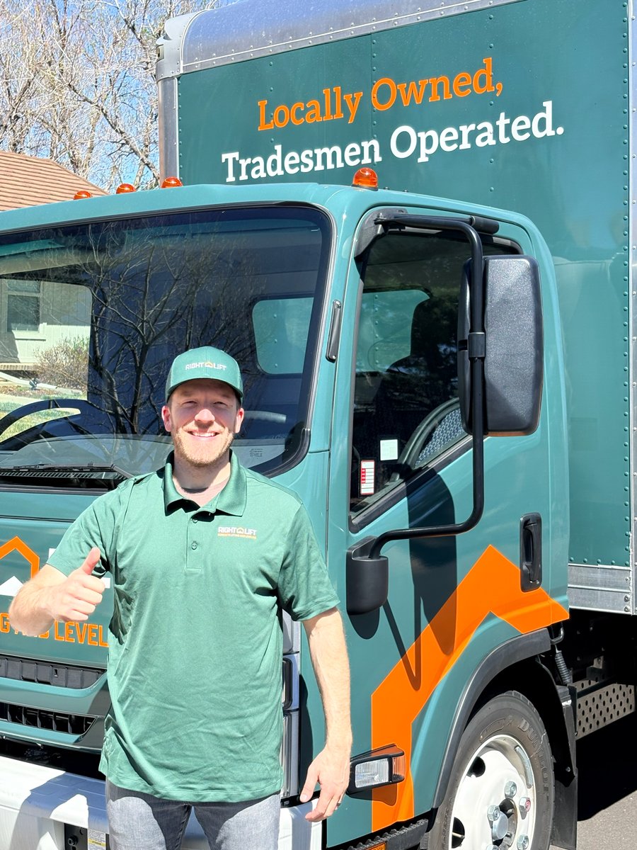Tradesmen in green RightLift uniform standing and giving a thumbs up in front of a truck with 'Locally Owned, Tradesmen Operated' text.