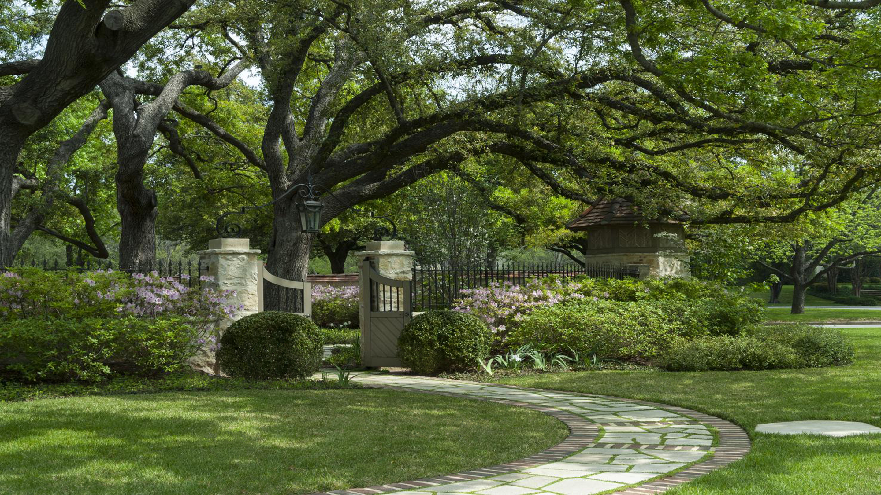 Lambert's luxury Dallas garden