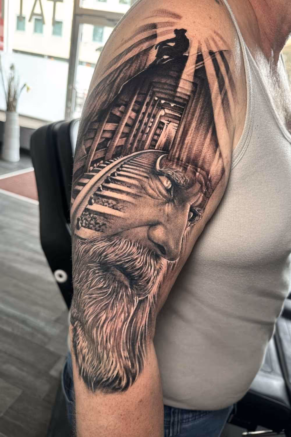 Tattowierung von Cris, dem Inhaber des Love and Hate Tattoo Studio Freising