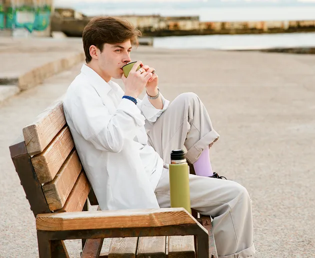 flowlink-um-full-shot-contemplative-man-seaside 1