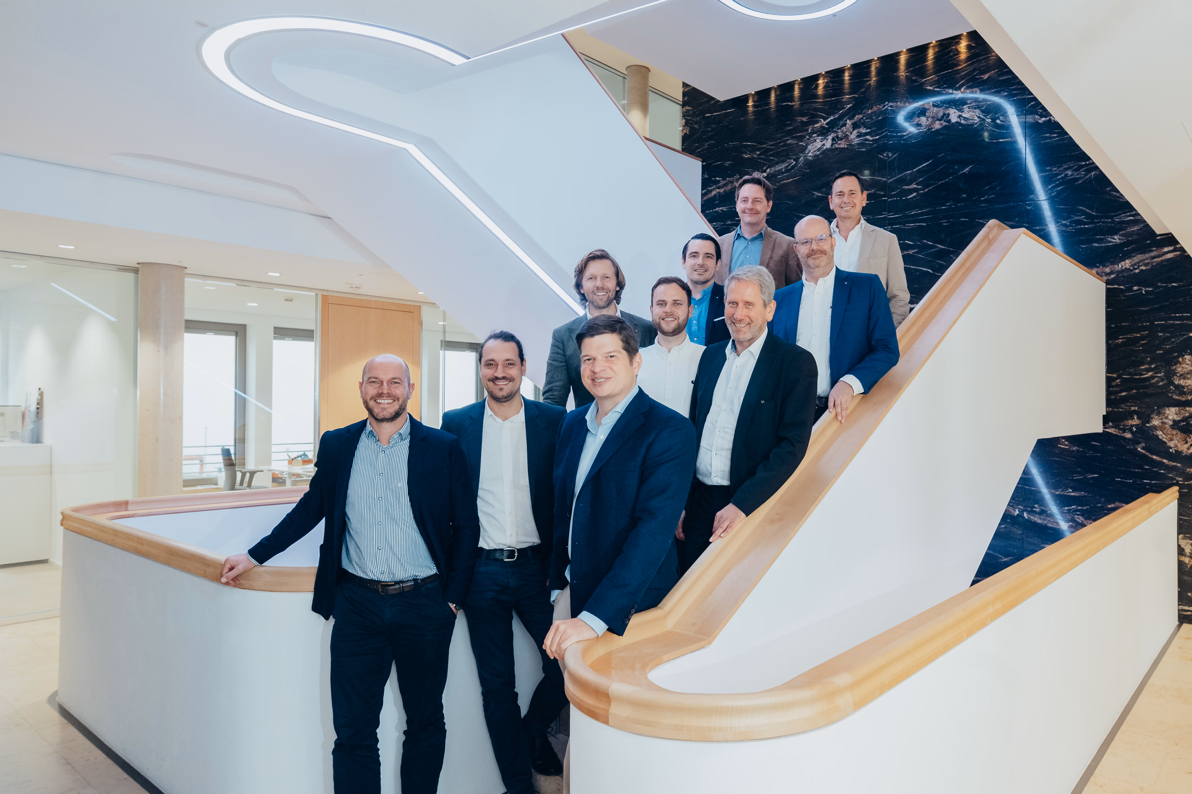 Die Gründungsmitglieder des SmartCityHouse beim gemeinsamen Gruppenfoto im Gebäude