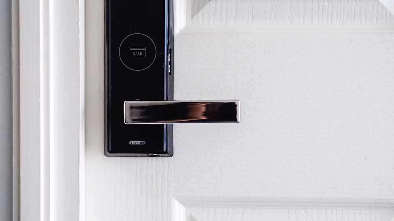 Digitales Türschloss als Beispiel für Smart-Home-Technologie im SmartCityHouse Osnabrück