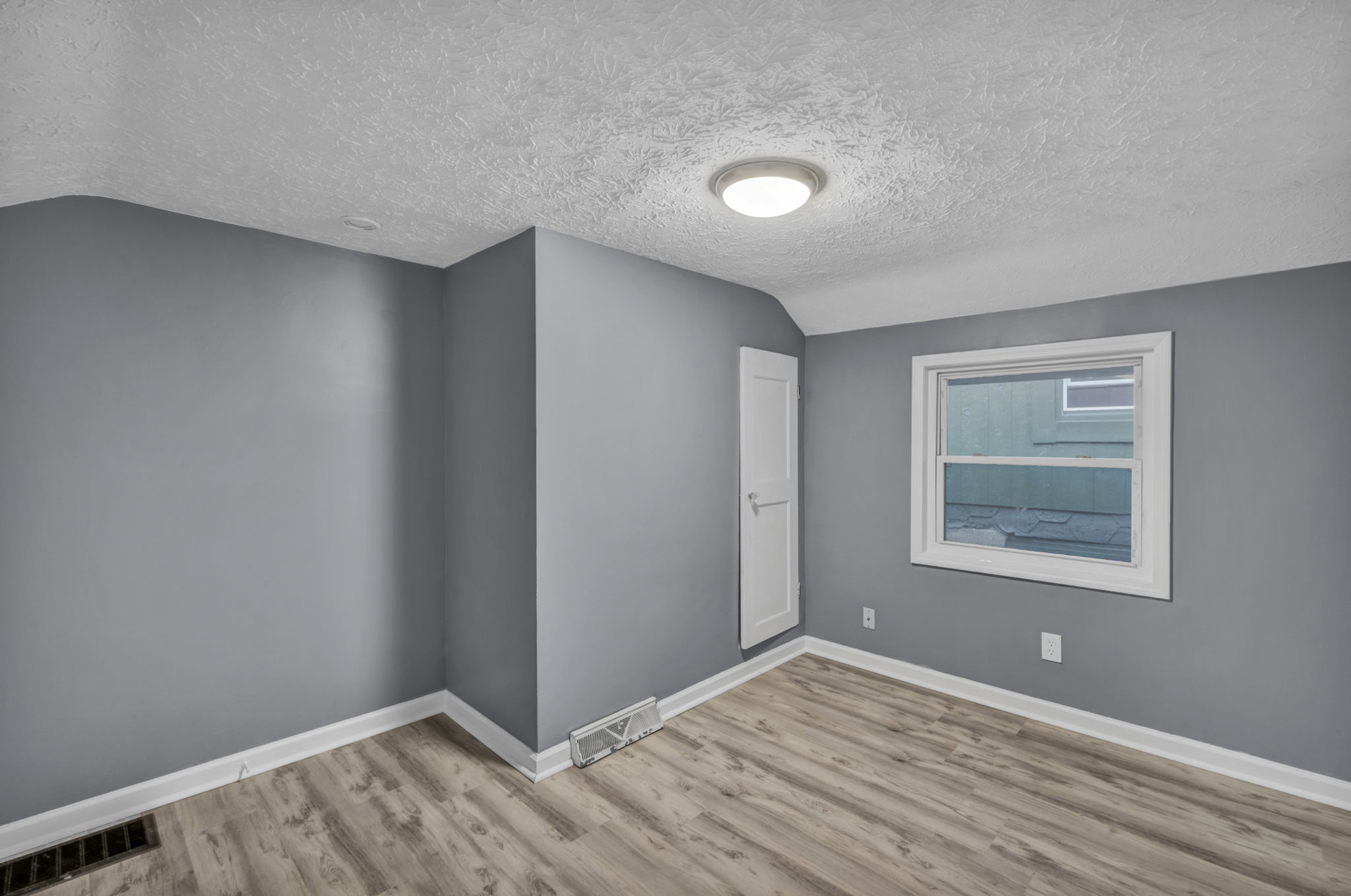 Bedroom photo 3