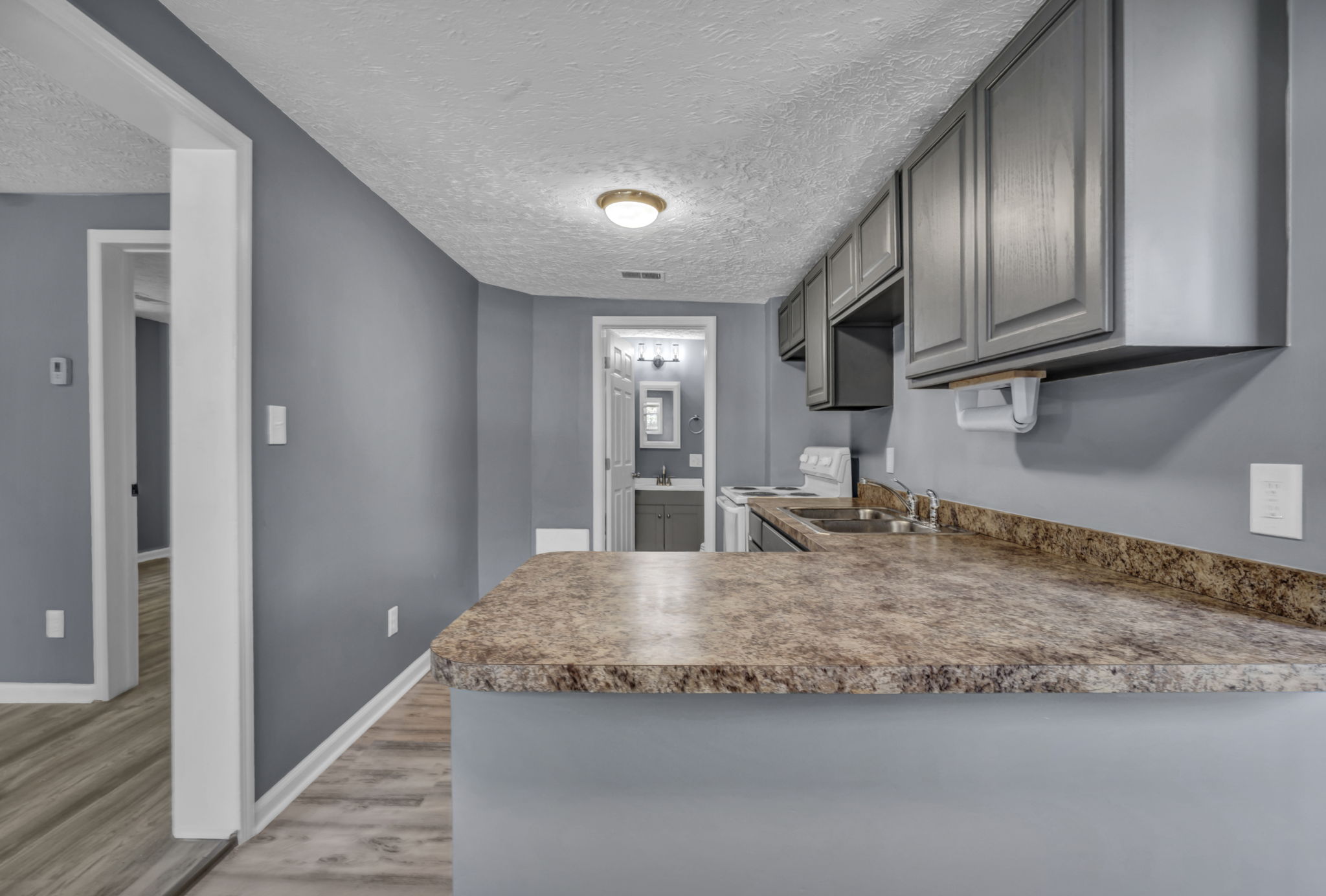 kitchen photo with contertops