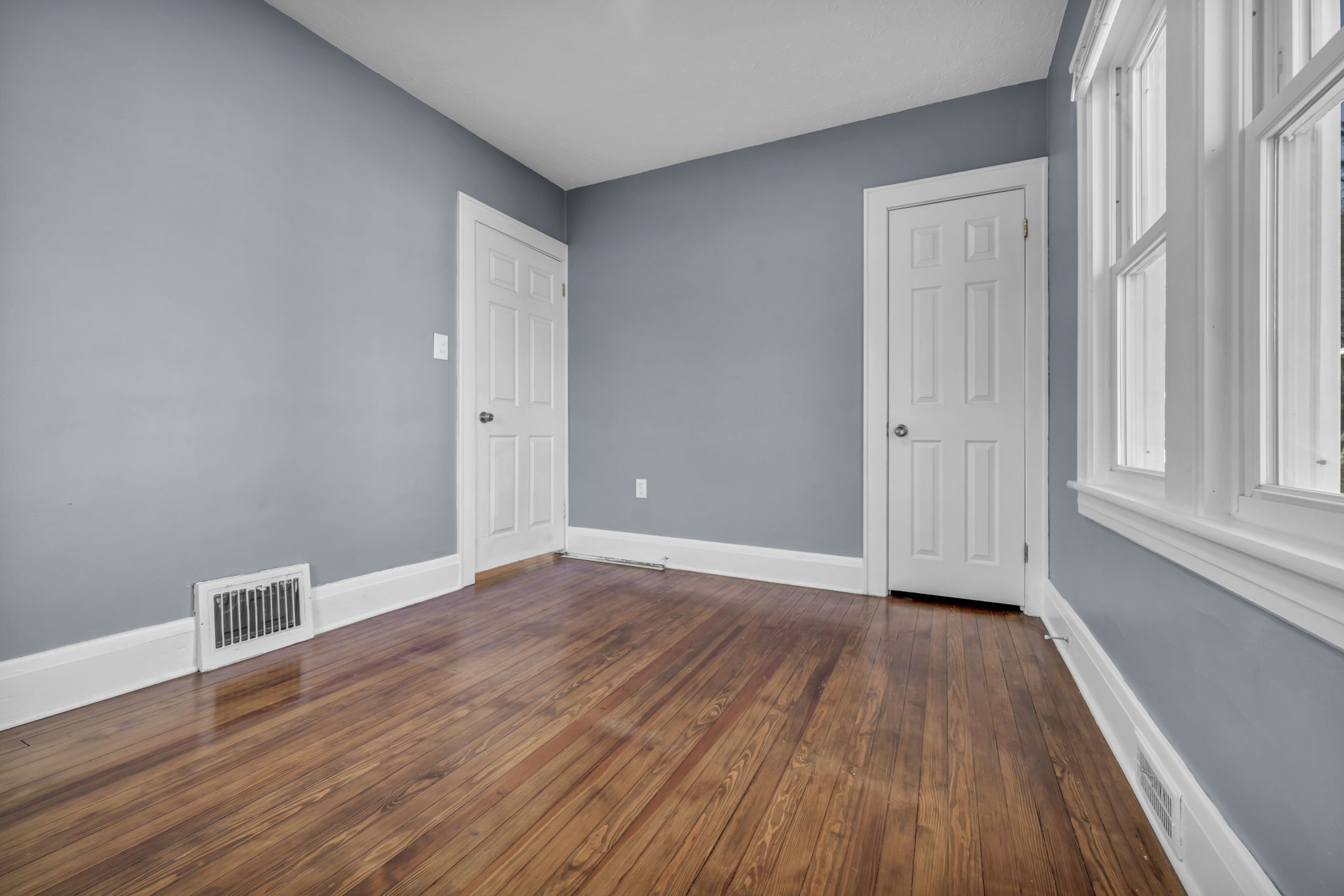 bedroom photo hardwood floors