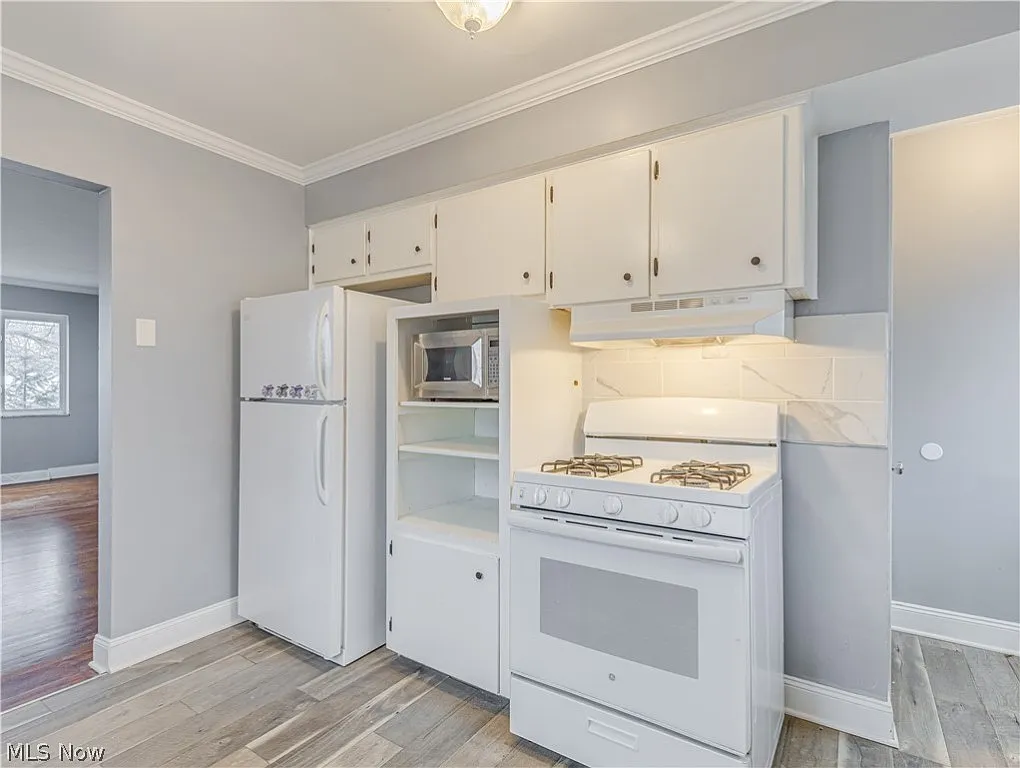 unit 3412 kitchen photo with appliances
