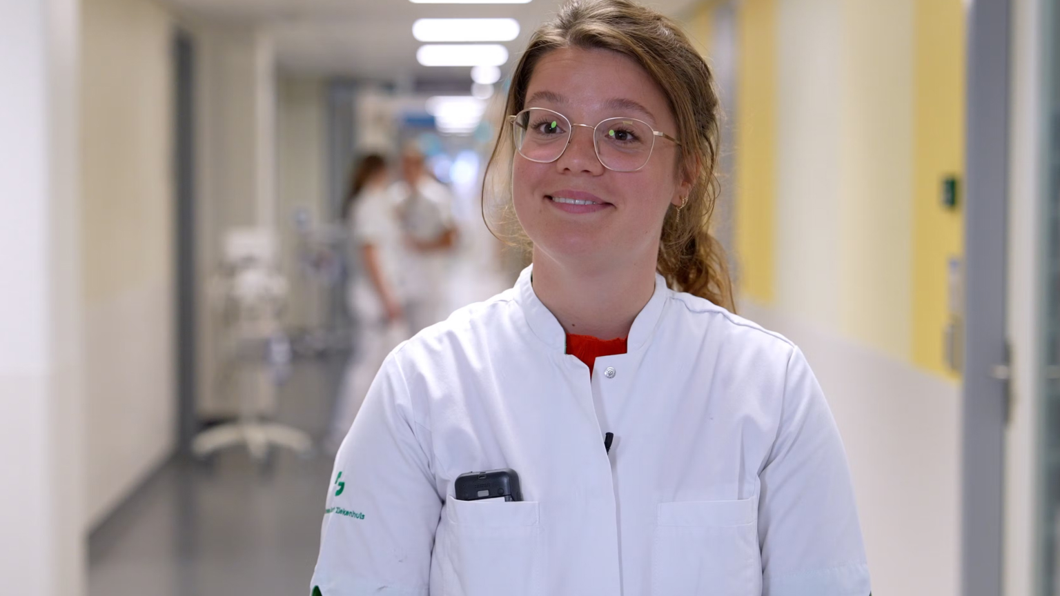 Vacaturevideo voor Groene Hart Ziekenhuis met medewerker voor de camera