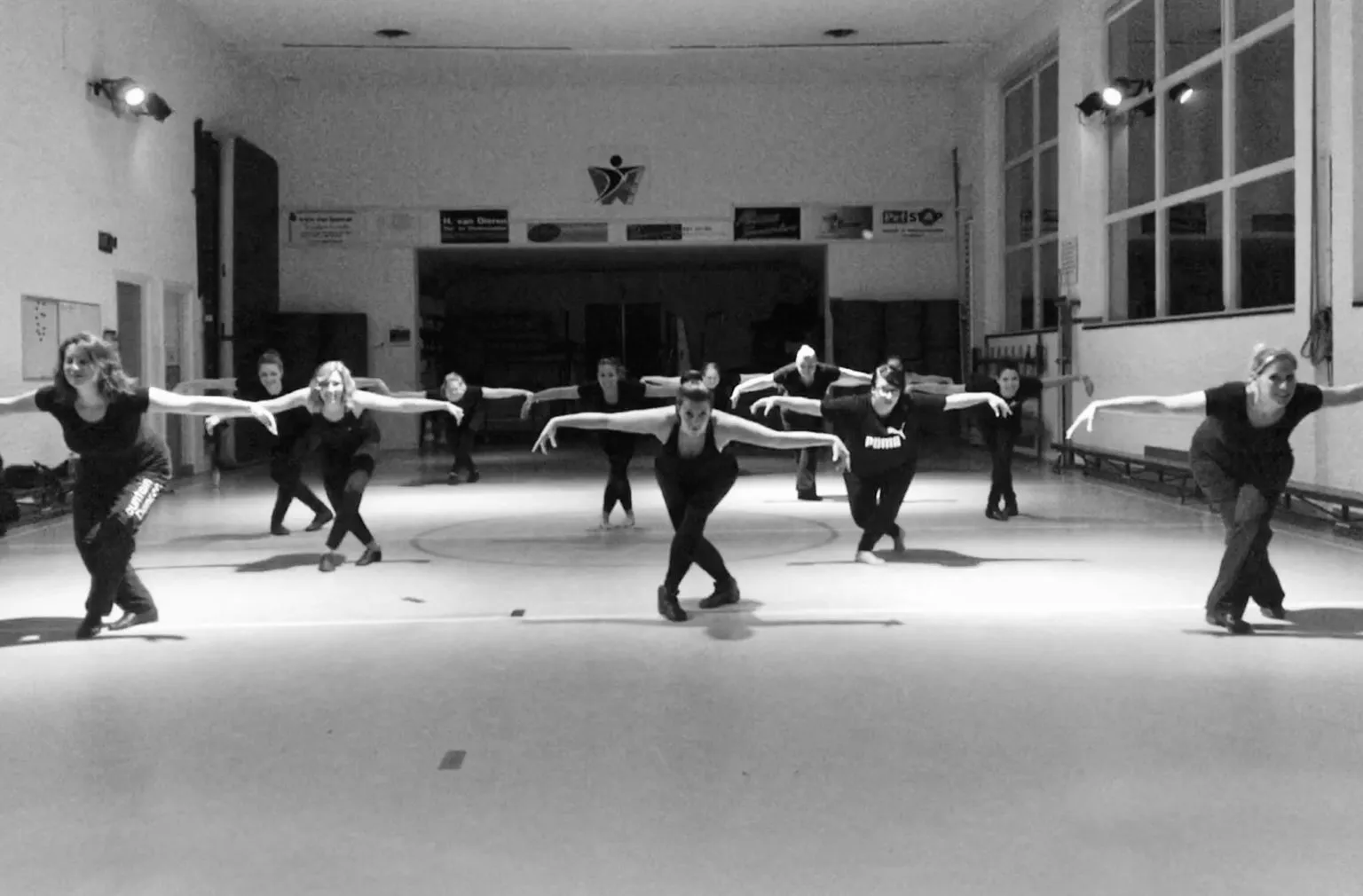 Dansgroep in choreografie bij CGV Wilhelmina Kampen