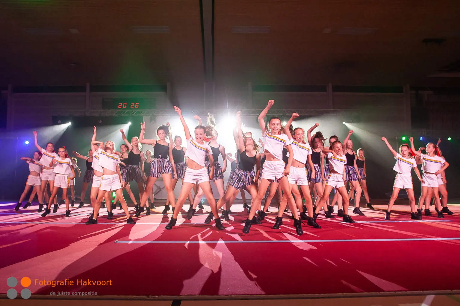 Sporters in de sporthal van CGV Wilhelmina Kampen