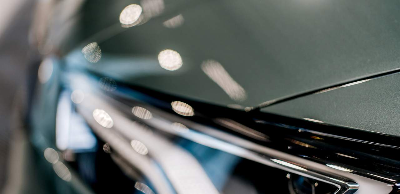Lackdetail eines frisch aufbereiteten Fahrzeugs