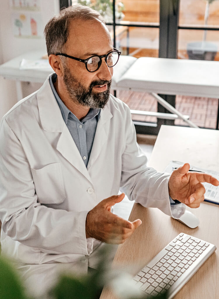 Alternaleaf doctor in a telehealth consultation