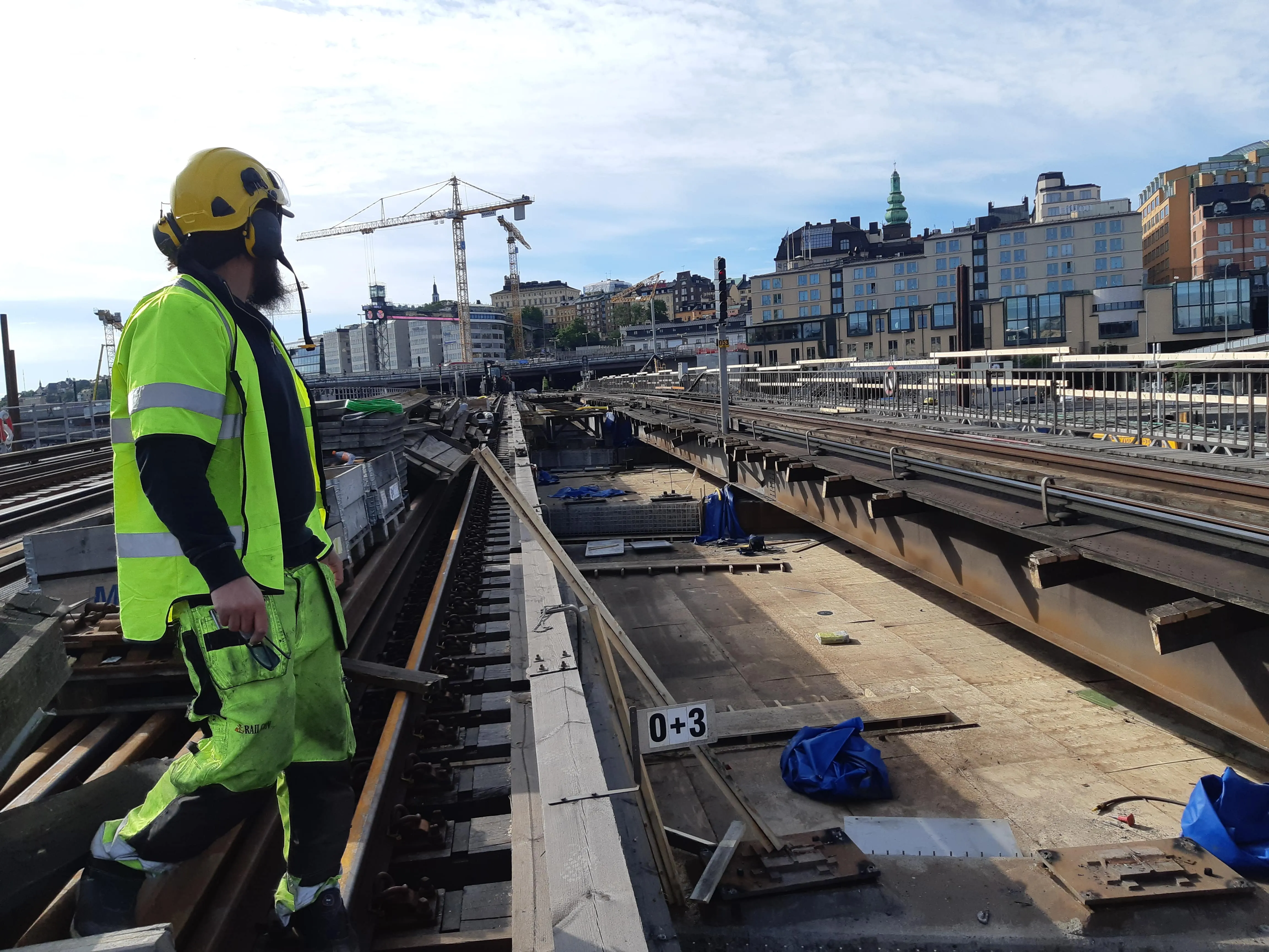 Anställd vid järnvägsspåret