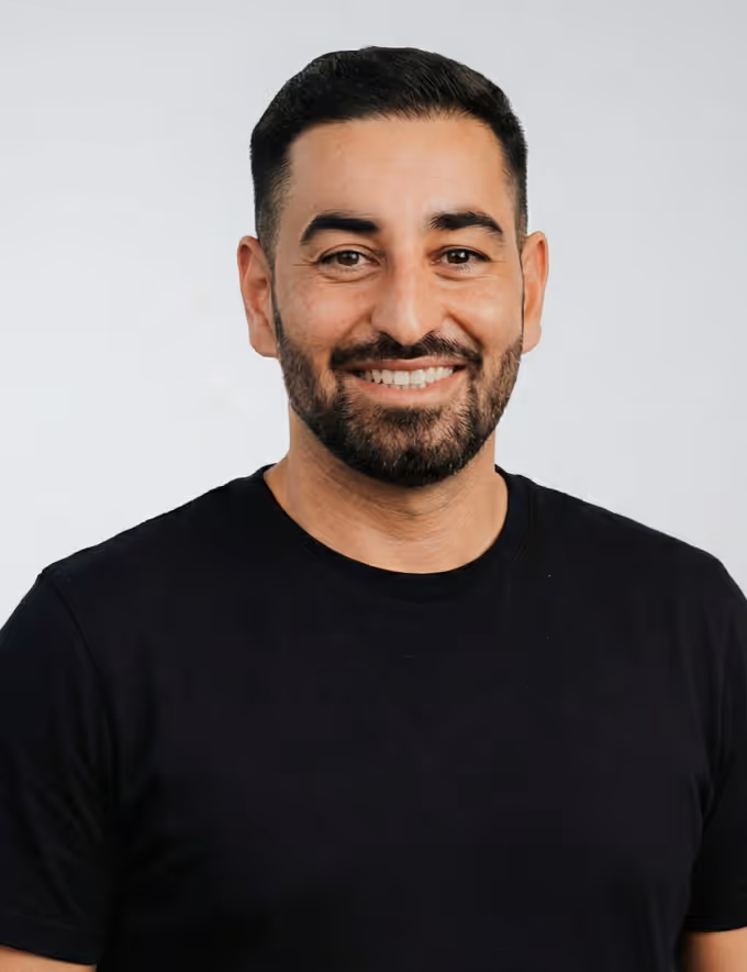 Portrait von Peyman, CEO & Founder bei Refrsh