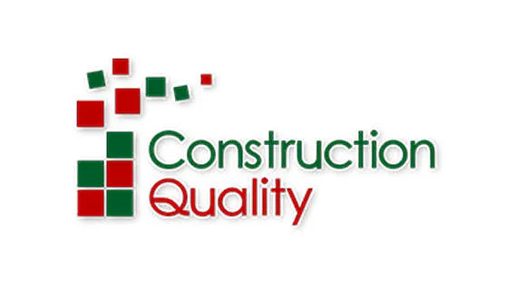 Logo van Construction Quality met rode en groene blokjes