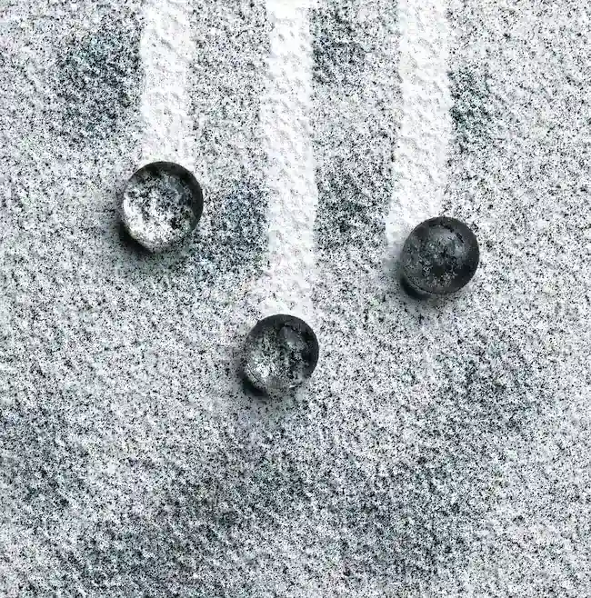 Waterdruppels die van een gecoate gevel afrollen door het lotuseffect