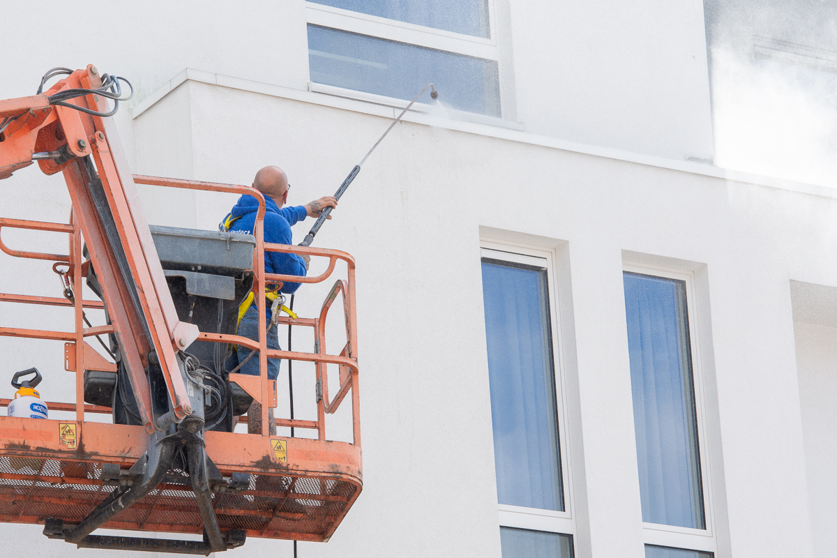 Gevelreiniging en hydrofuge van crepi in Brugge | Mos Protect