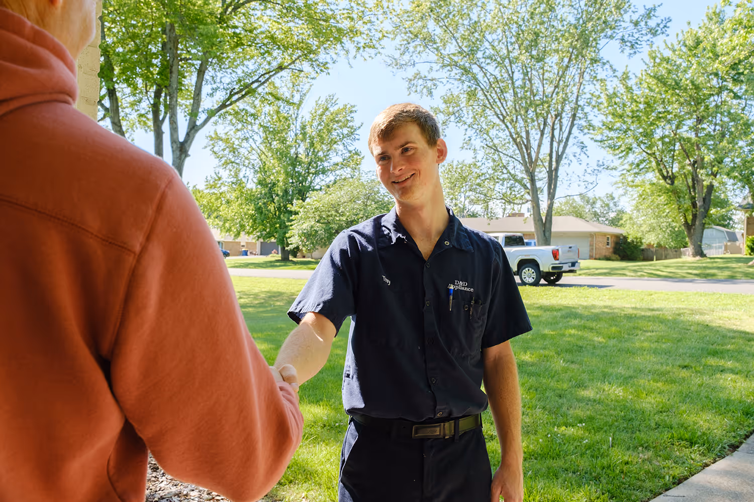 D&D Appliance technician speaking with a customer at a home in Bowling Green, KY, encouraging homeowners to schedule an appliance repair appointment