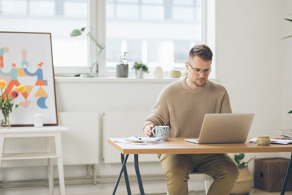 Illustration for the article Maximise the potential of e-learning: 6 tips for choosing the right tool.