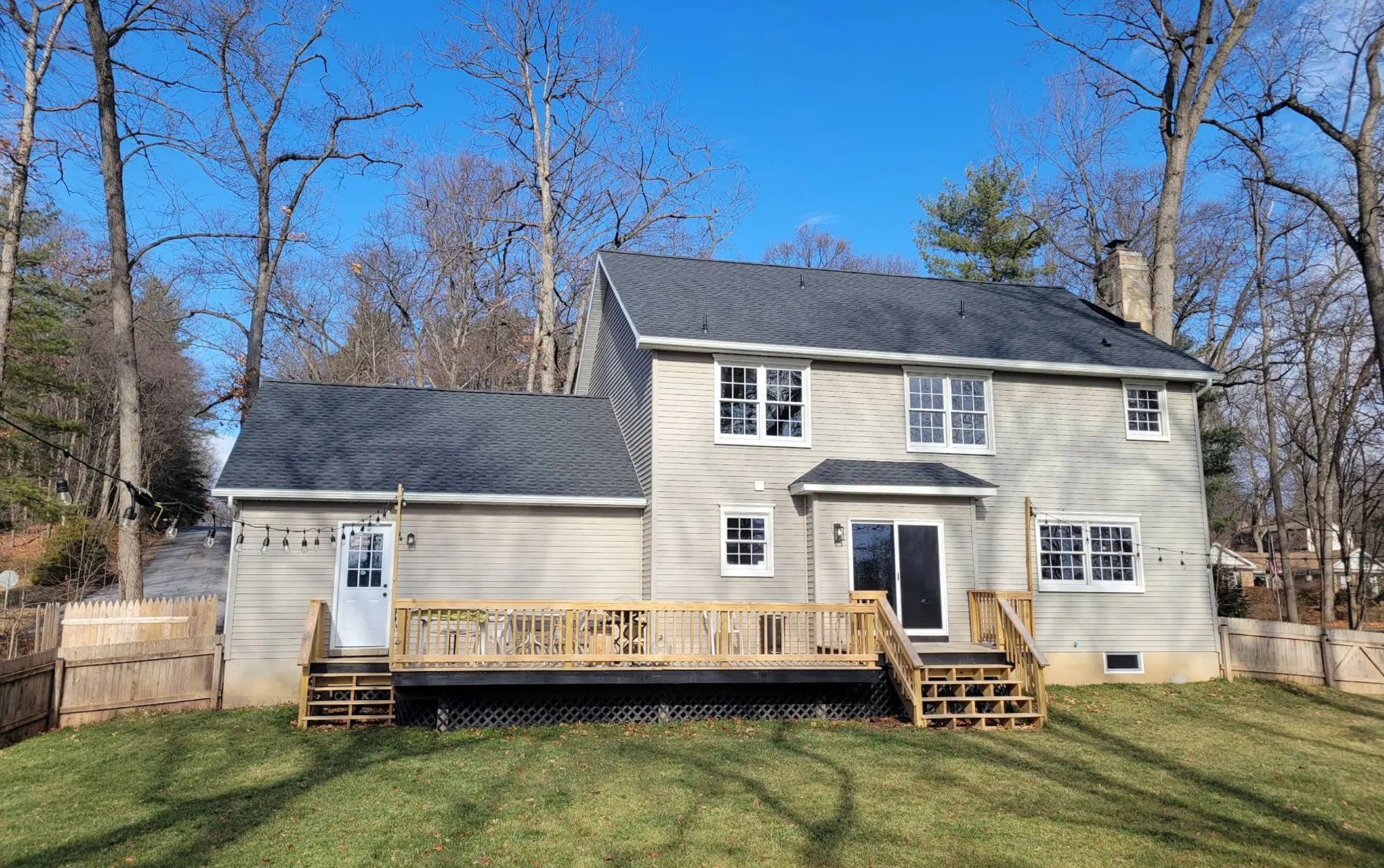 New Asphalt Shingle Roof installed on a house by Scenic View Roofing