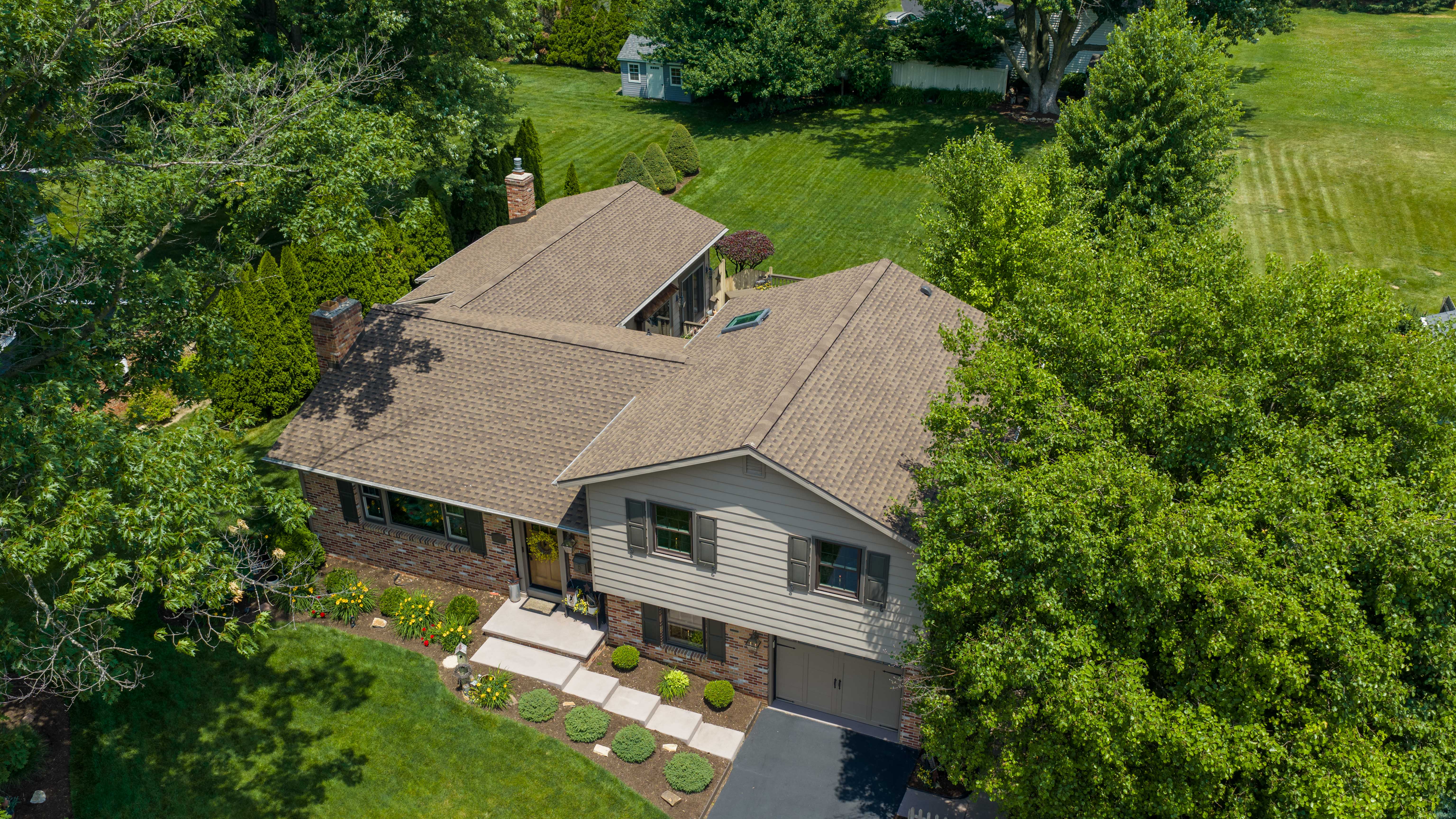 GAF HDZ Barkwood Shingles with Skylight