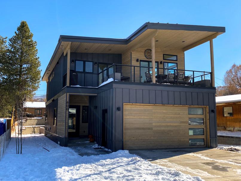 Exterior of Fairview custom modular home by SmartPads