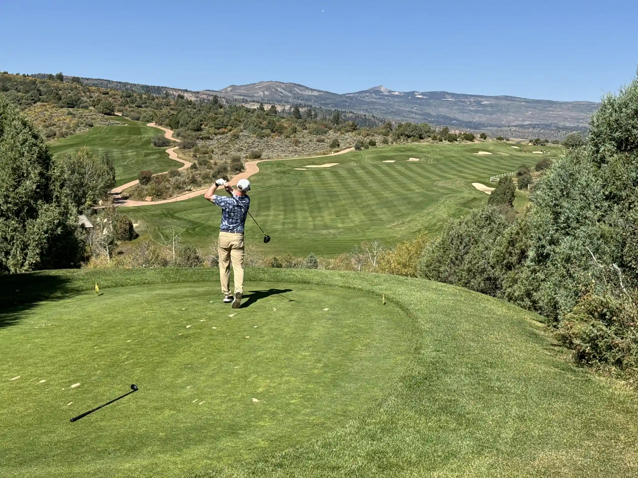 Smartpads team member playing golf on a scenic mountain golf course