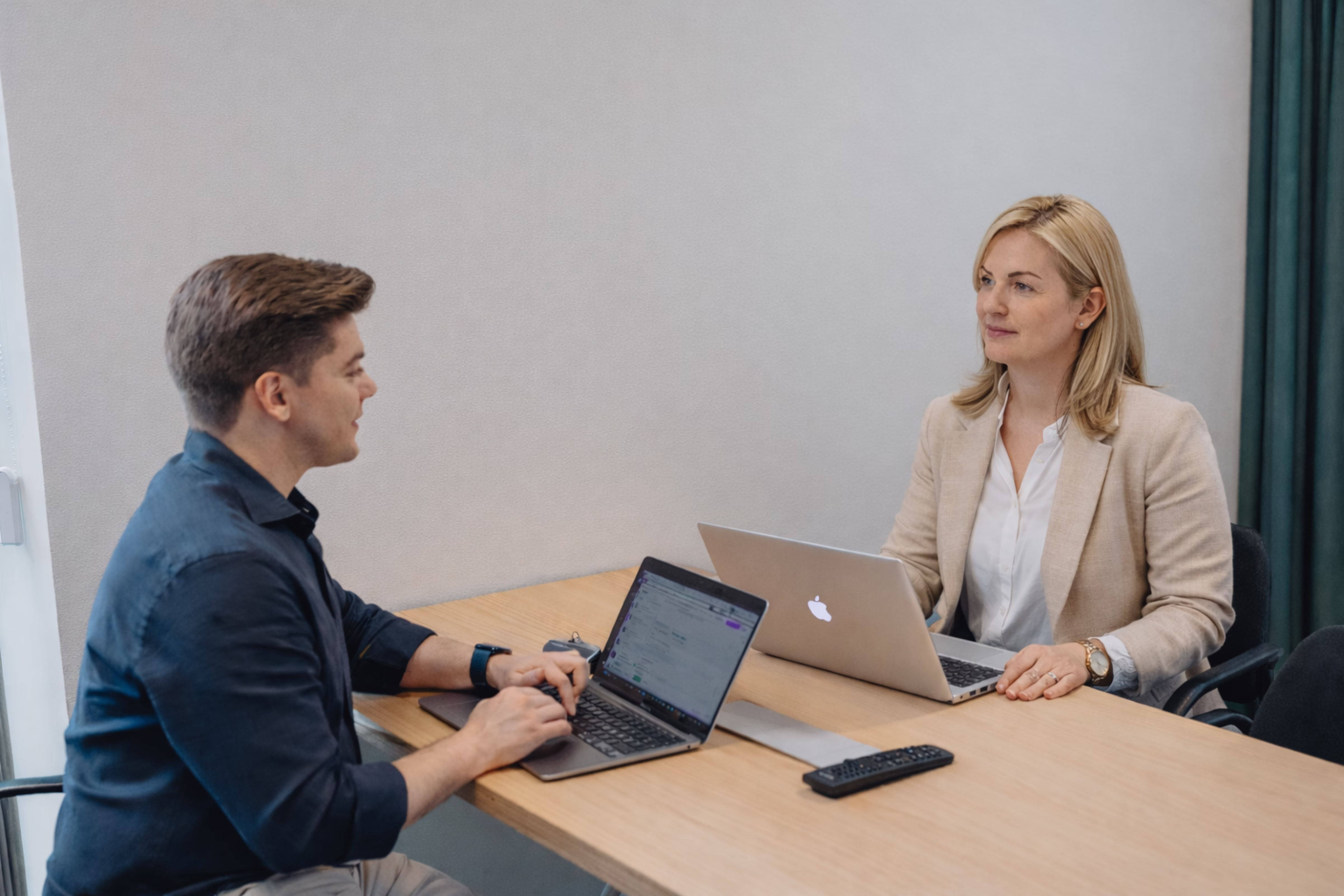 Eén-op-één intakegesprek tussen Yggra-consultant en kandidaat