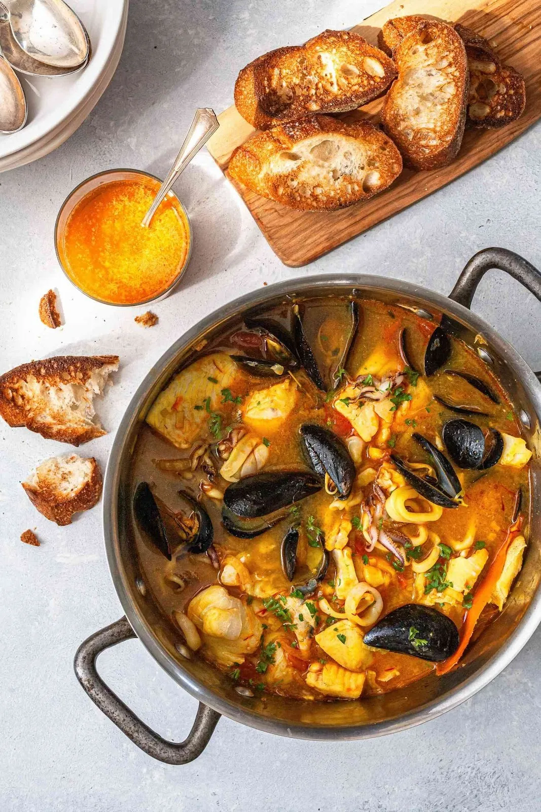https://www.simplyrecipes.com/thmb/oe3ad7QhyronjDmVBqN_vjvJnuA%3D/1500x0/filters%3Ano_upscale%28%29%3Amax_bytes%28150000%29%3Astrip_icc%28%29/Simply-Recipes-Bouillabaisse-LEAD-2-266632e0270a41288ae63cceddb446f6.jpg