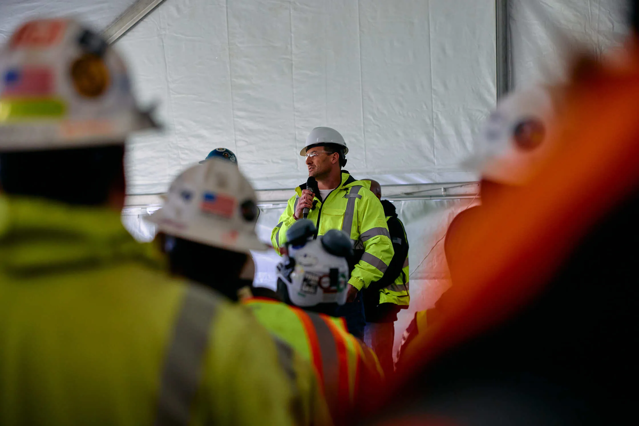 TeraWulf executive speaking to workers at a Lake Mariner community and workforce briefing.