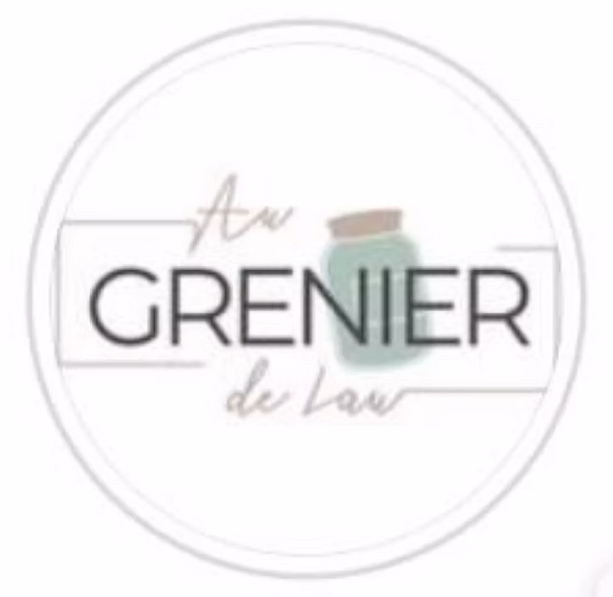 Logo rond avec un bocal au centre et le texte Au Grenier de Lou.