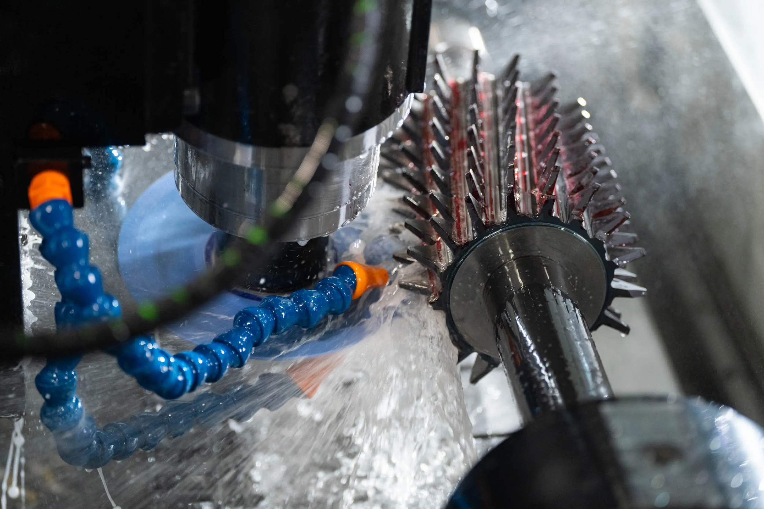 Gear cutting tool sharpening at the Helios service center