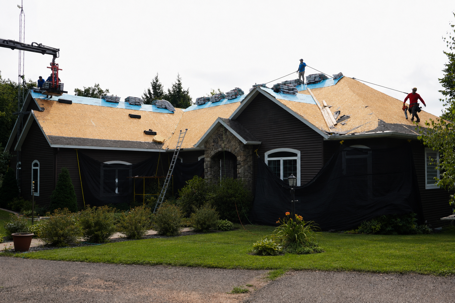 Roofing crew getting ready to replace a roof