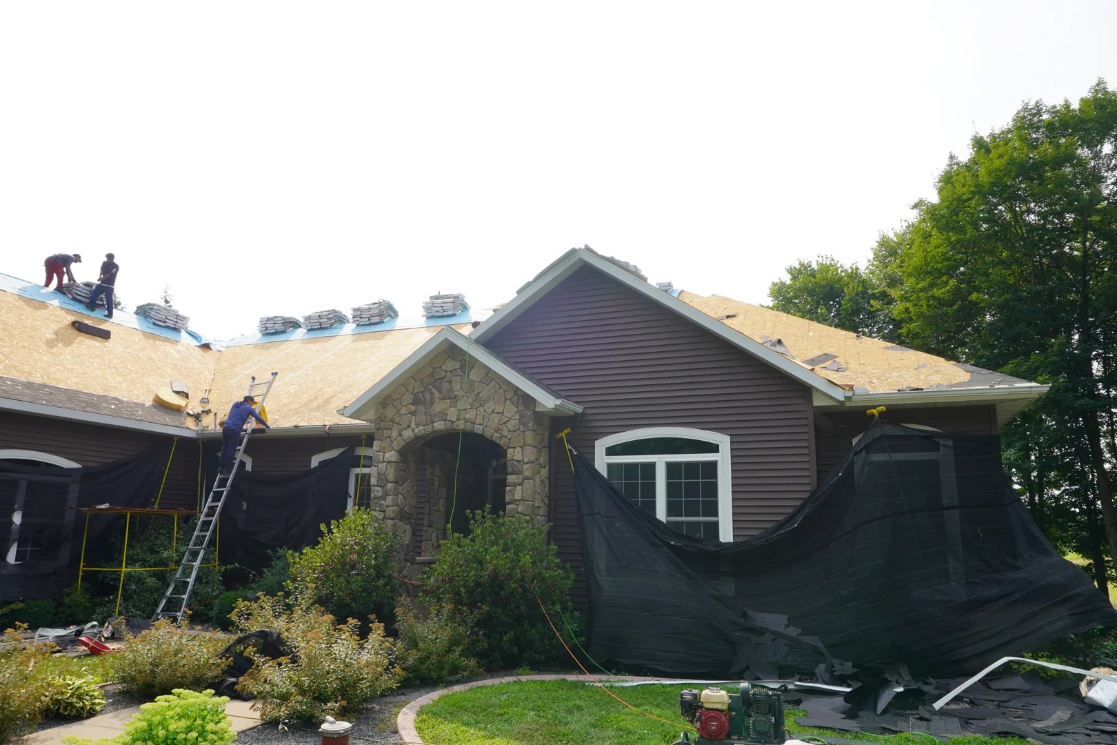 Certified roofing crew installing shingles on a Wisconsin Rapids home Certified roofing crew installing shingles on a Wisconsin Rapids home