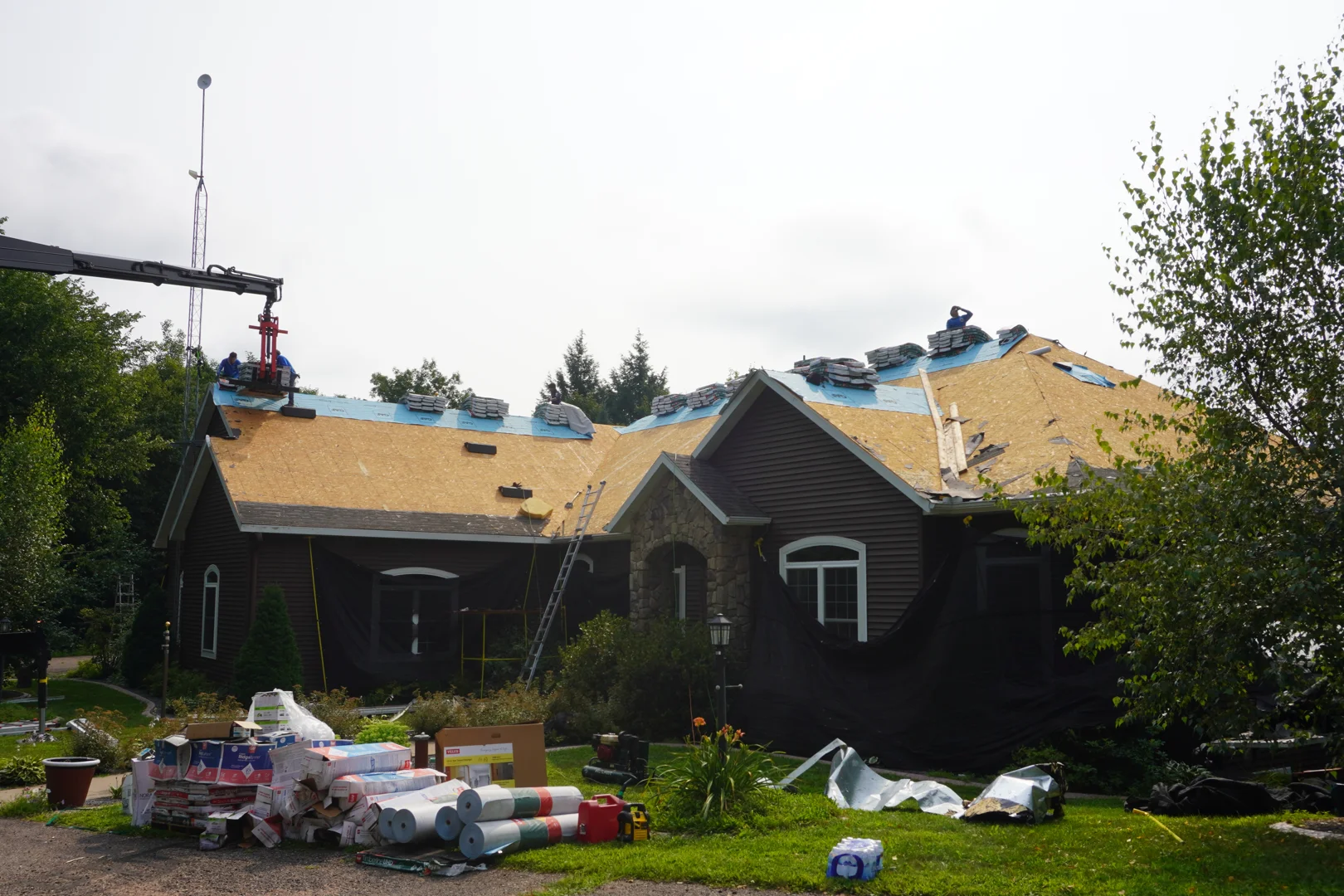Heavy-duty architectural asphalt shingles installed with ice and water shield Heavy-duty architectural asphalt shingles installed with ice and water shield